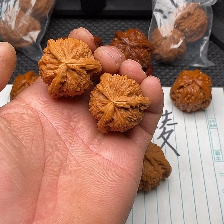 ****哥核桃把件拼接白狮子1