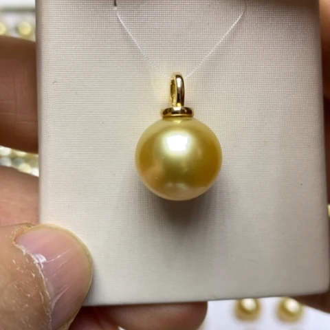 18K金镶嵌海水珍珠颈饰