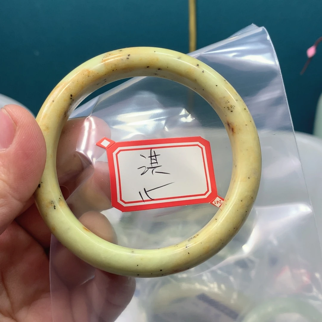 蛇纹石玉手镯未镶嵌淇