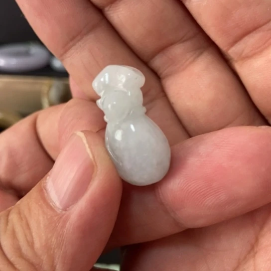 翡翠未镶嵌颈饰钱袋子