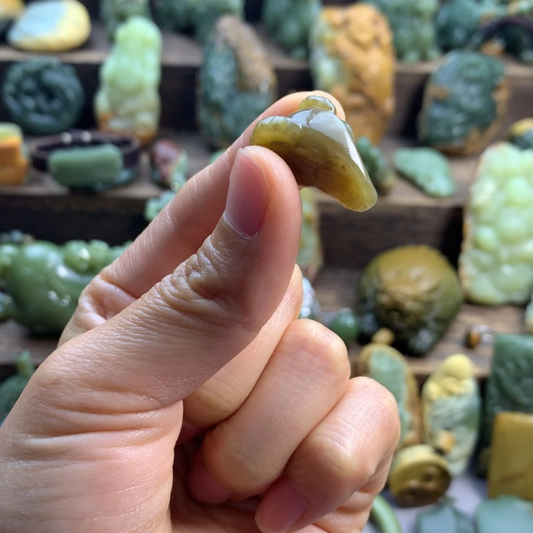 岫岩老玉（透闪石质玉）未镶嵌珠宝奇石好*情