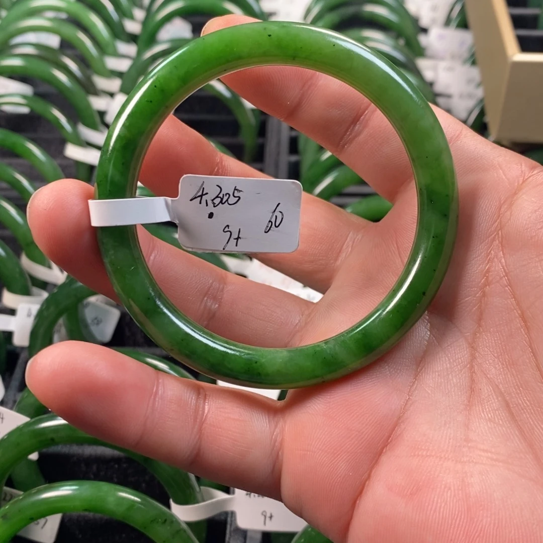 仰***空和田玉（碧玉）未镶嵌手镯微瑕