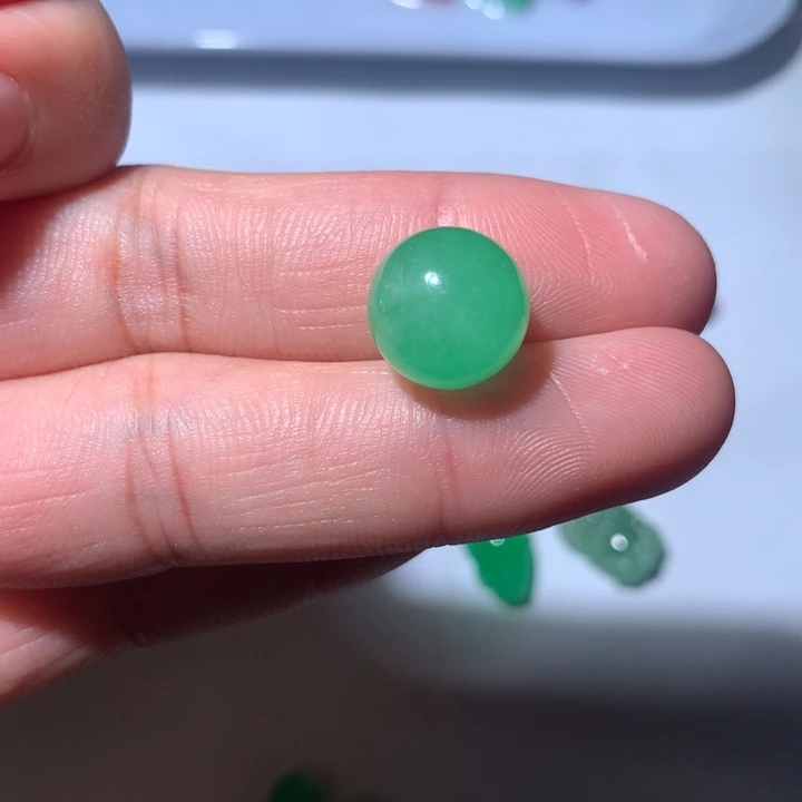 灿***光翡翠未镶嵌颈饰挂件