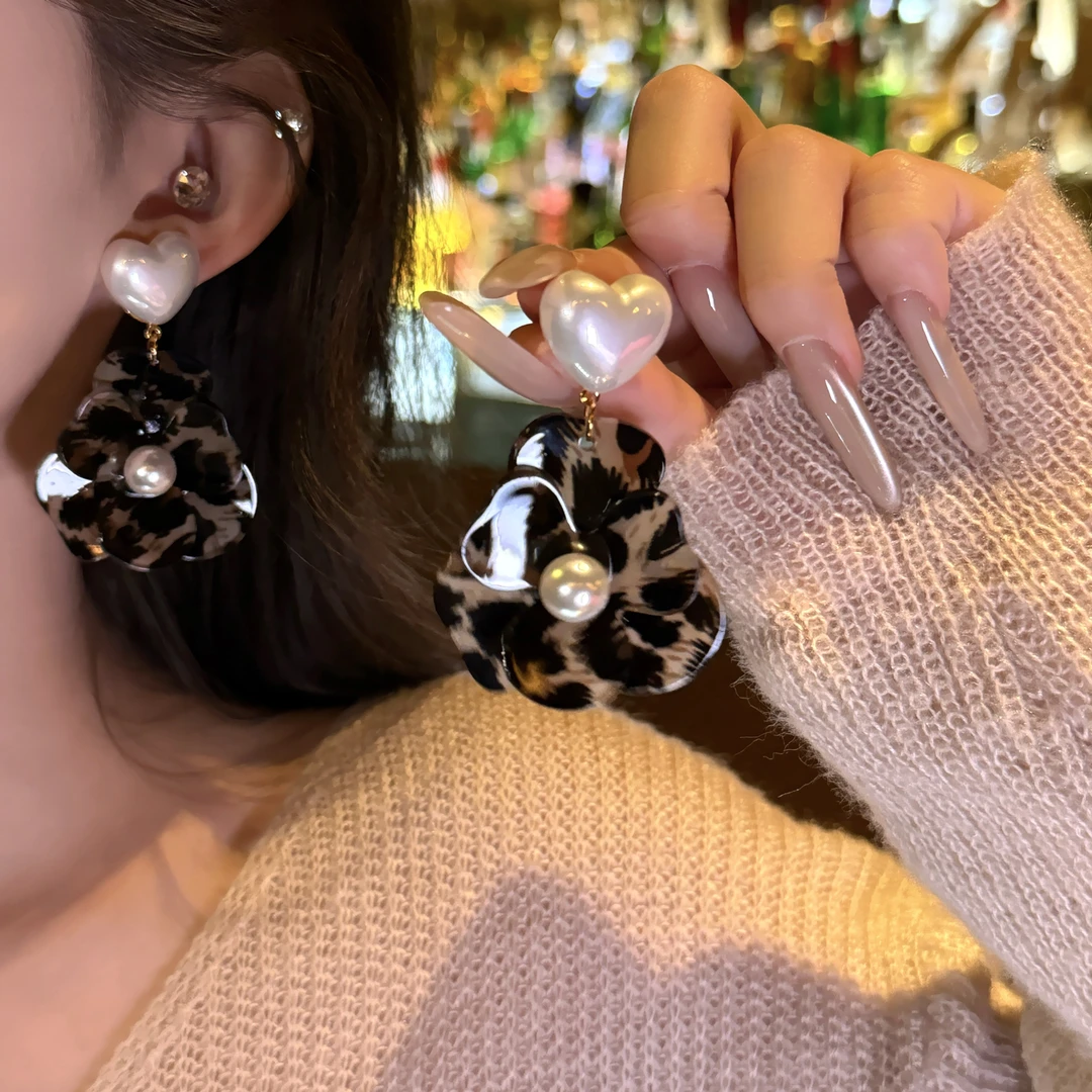 非金属仿珍珠耳饰 复古豹纹花朵耳环美拉德个性时髦设计感耳饰