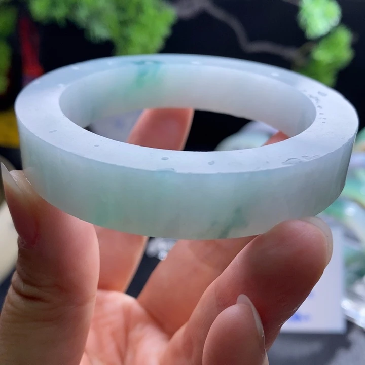 未镶嵌翡翠手镯定制翡翠
