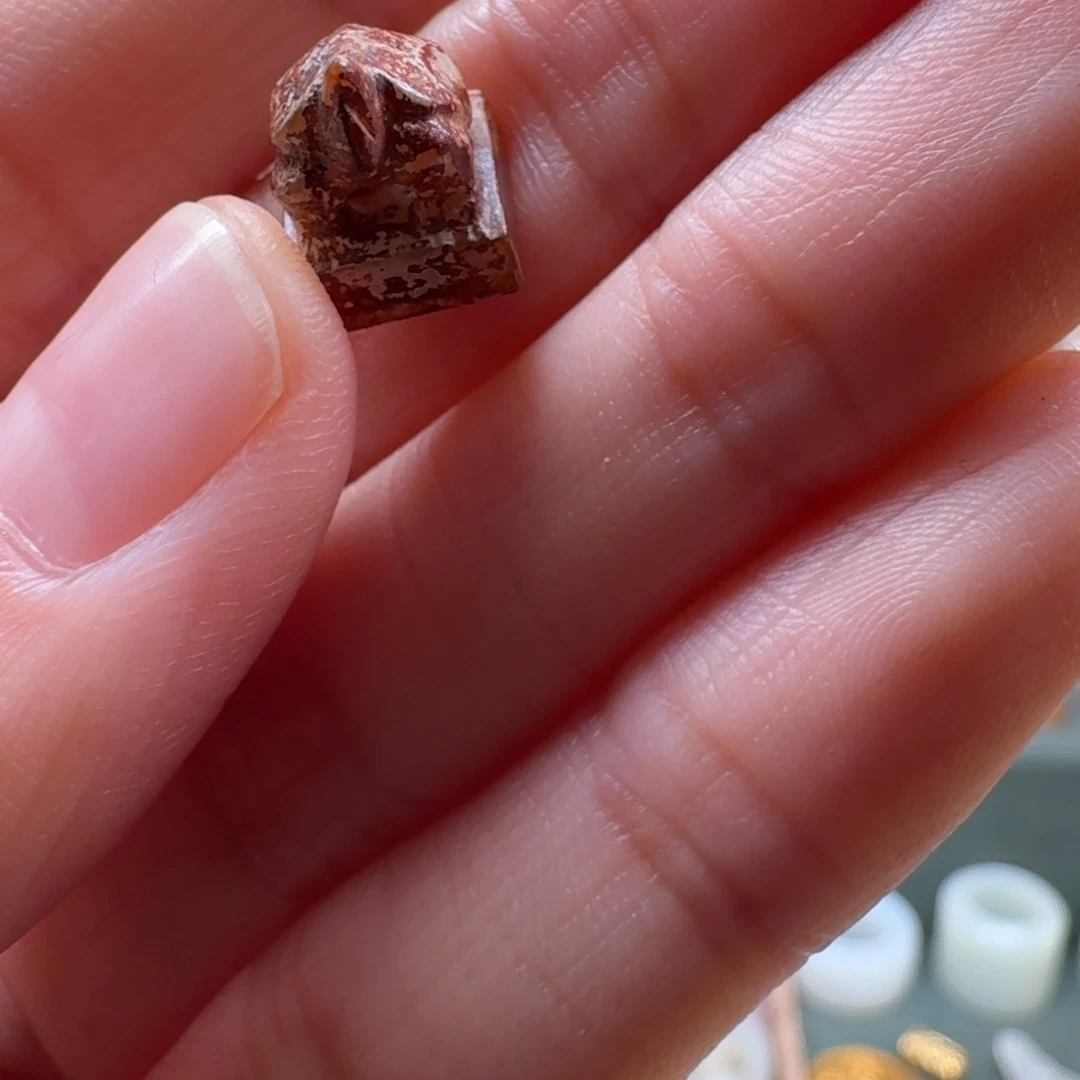 和田玉颈饰未镶嵌甜*?