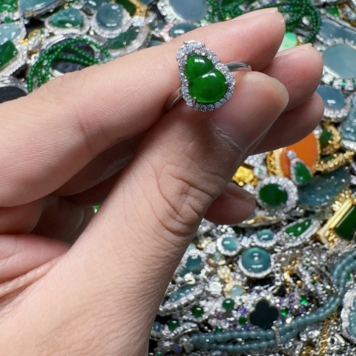 翡翠未镶嵌颈饰天然A货翡翠放漏