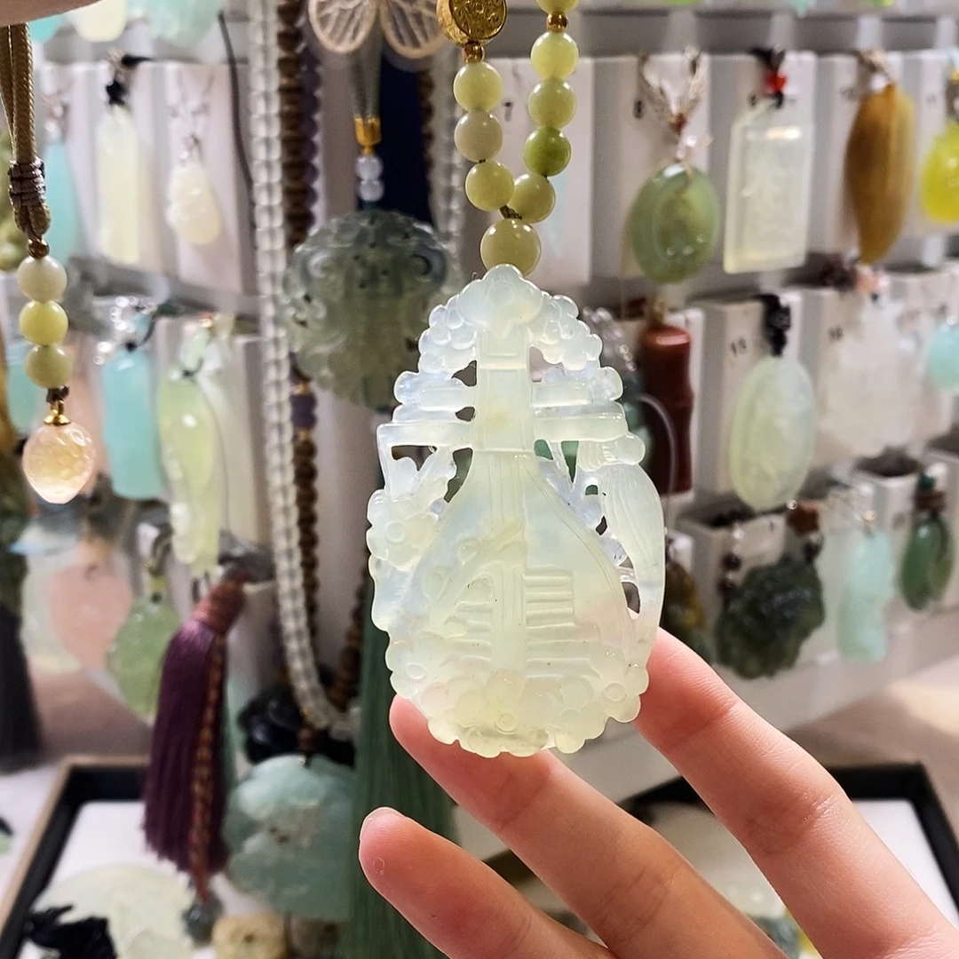 蛇纹石玉未镶嵌颈饰