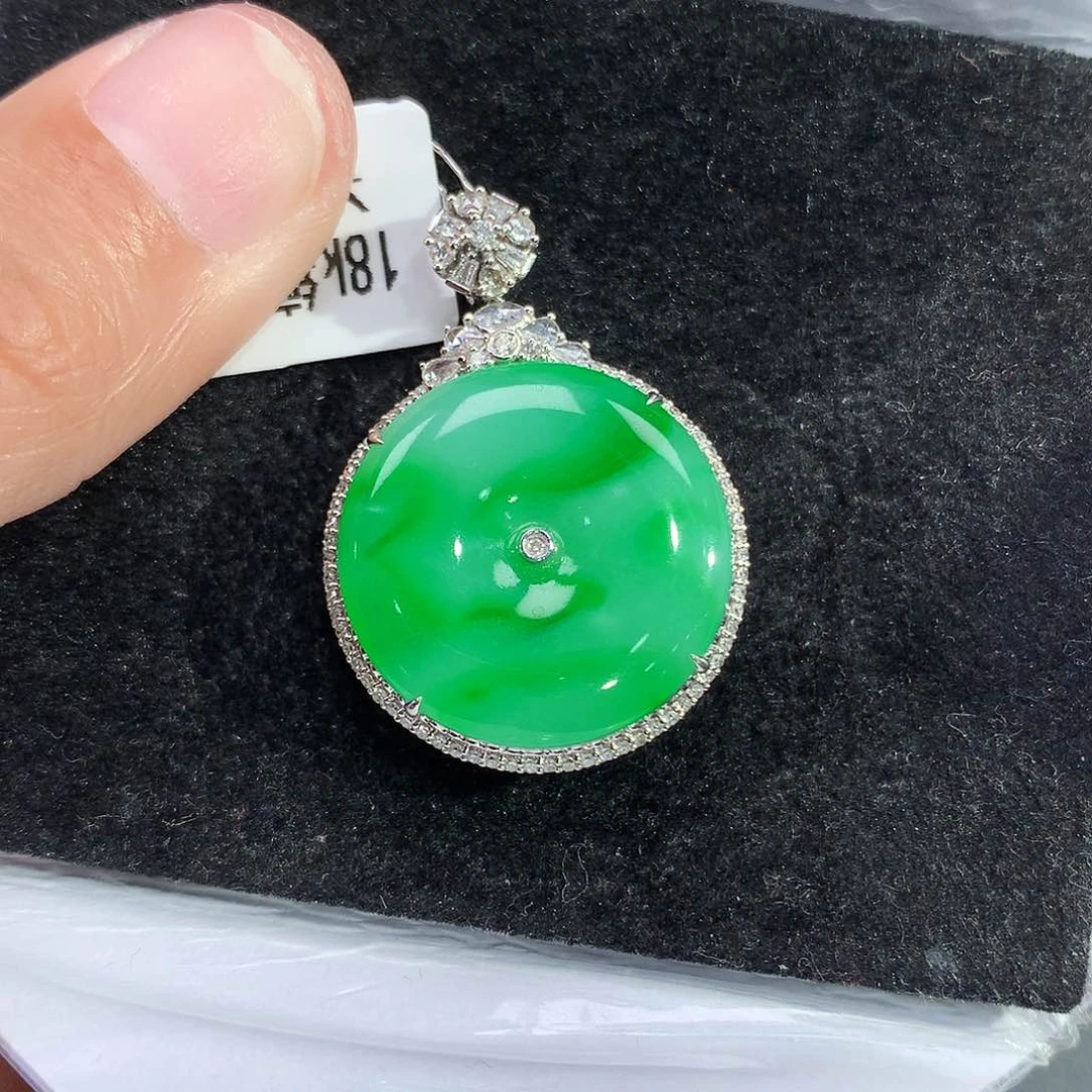 翡翠吊坠(赠链)18K金镶嵌