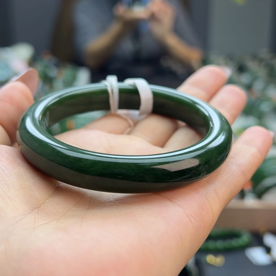 和田玉（碧玉）未镶嵌手镯