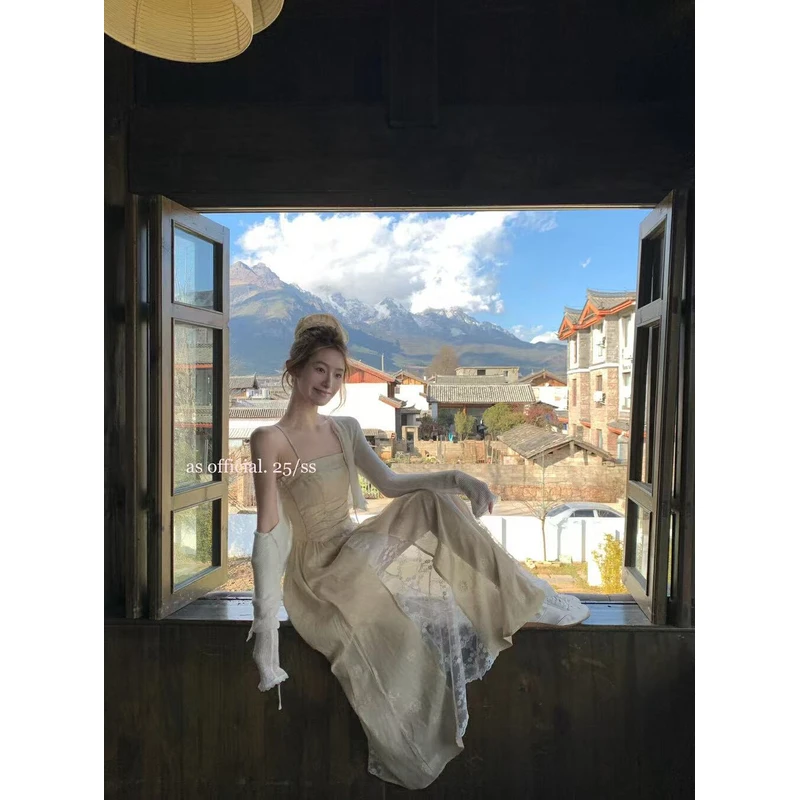 法式重工刺绣蕾丝拼接吊带连衣裙度假风超出片褶皱收腰长裙