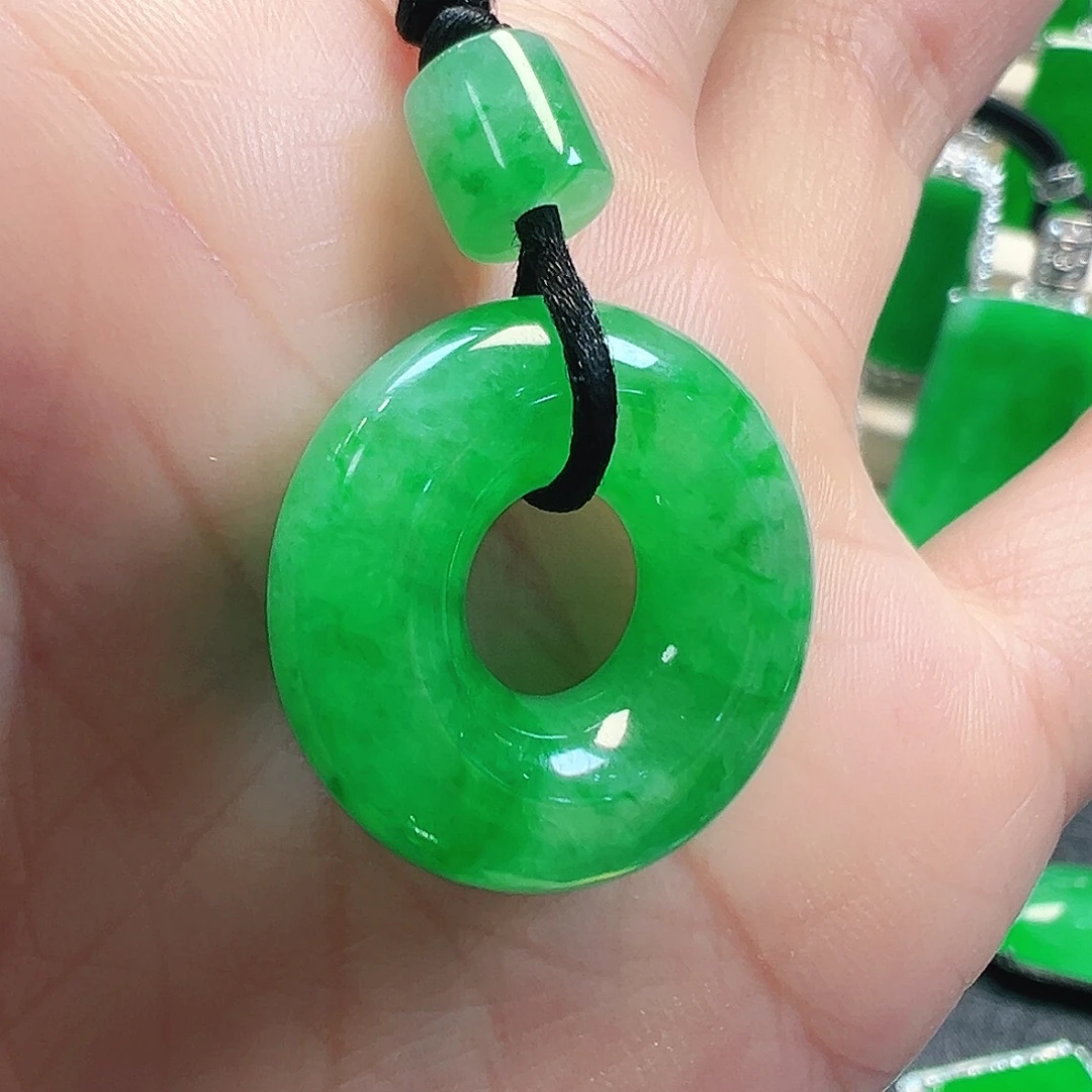 翡翠未镶嵌颈饰母子扣