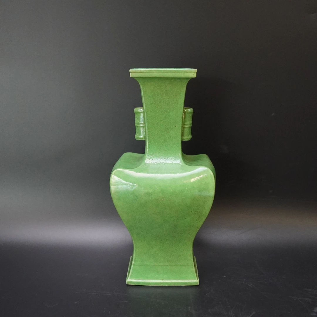 Lot.25090809清道光绿釉四方贯耳瓶 高：约27cm