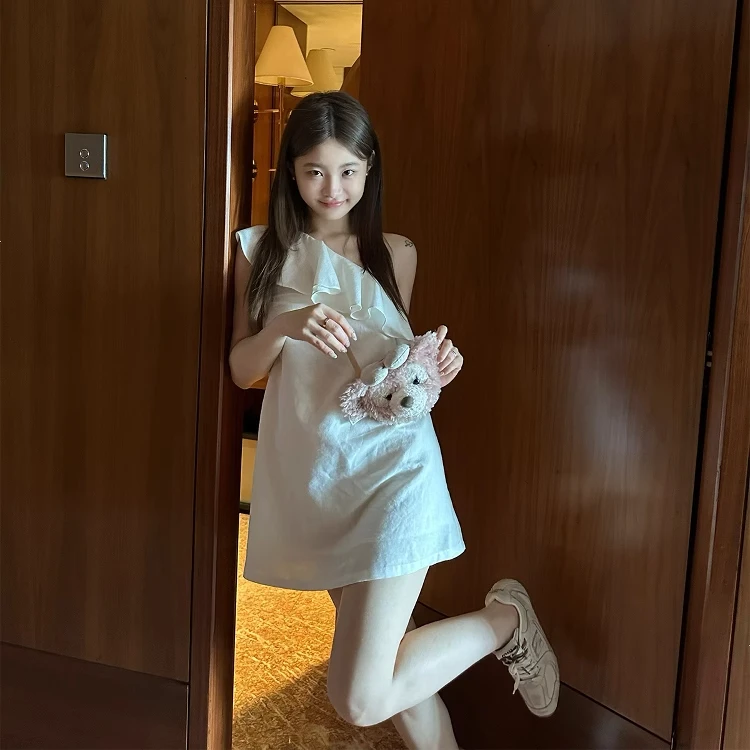 法式小白花露肩短款裙子女2025夏季新款裙子无袖斜肩棉麻连衣裙子