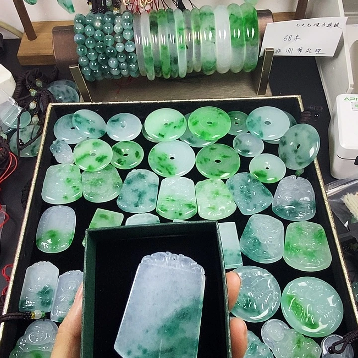 网***一翡翠未镶嵌挂件吊坠