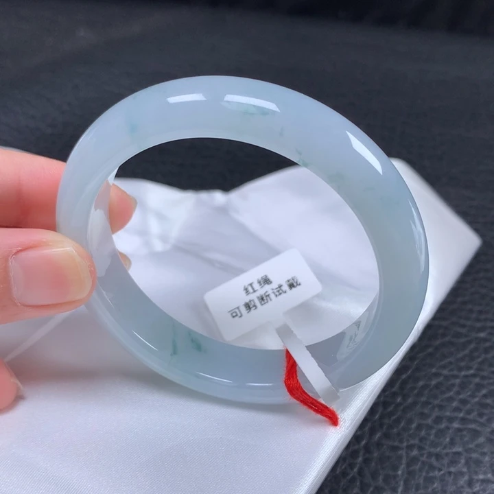 翡翠未镶嵌手镯