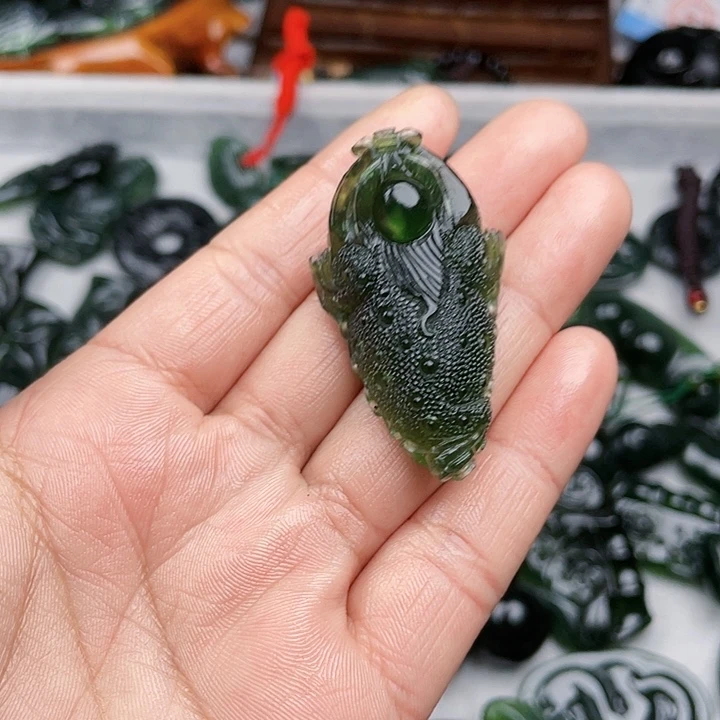 身***范蛇纹石玉未镶嵌挂件