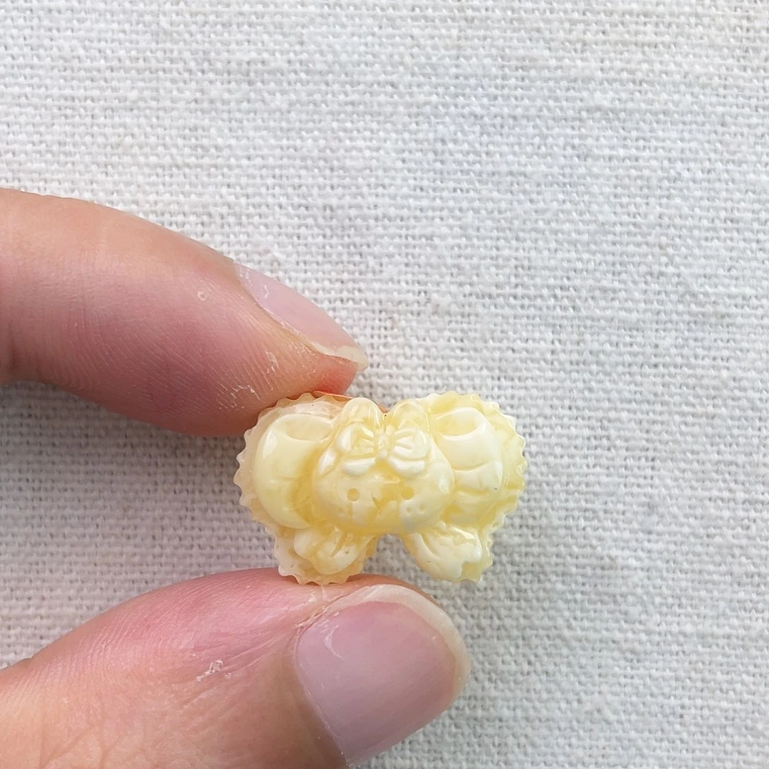 琥珀未镶嵌裸石蝴蝶结