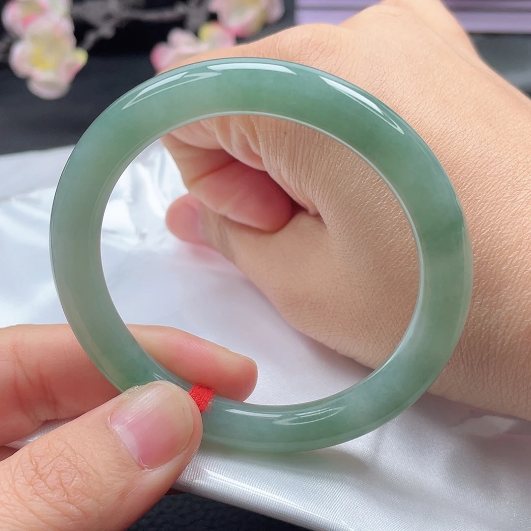 翡翠未镶嵌手镯（圆镯）56.2