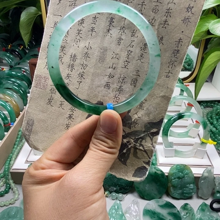 七***七石英质玉未镶嵌手镯