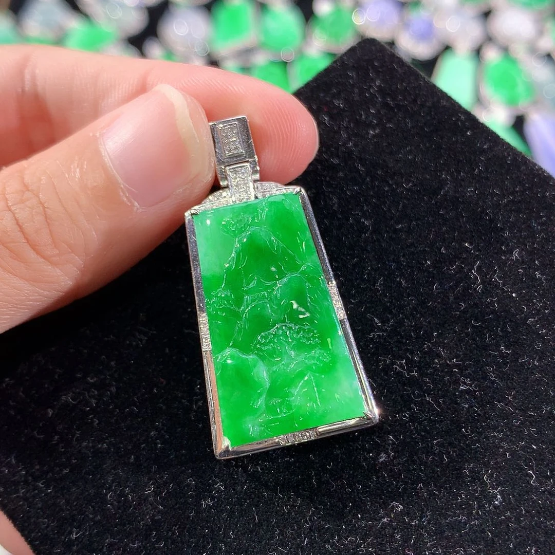 翡翠18K金镶嵌颈饰