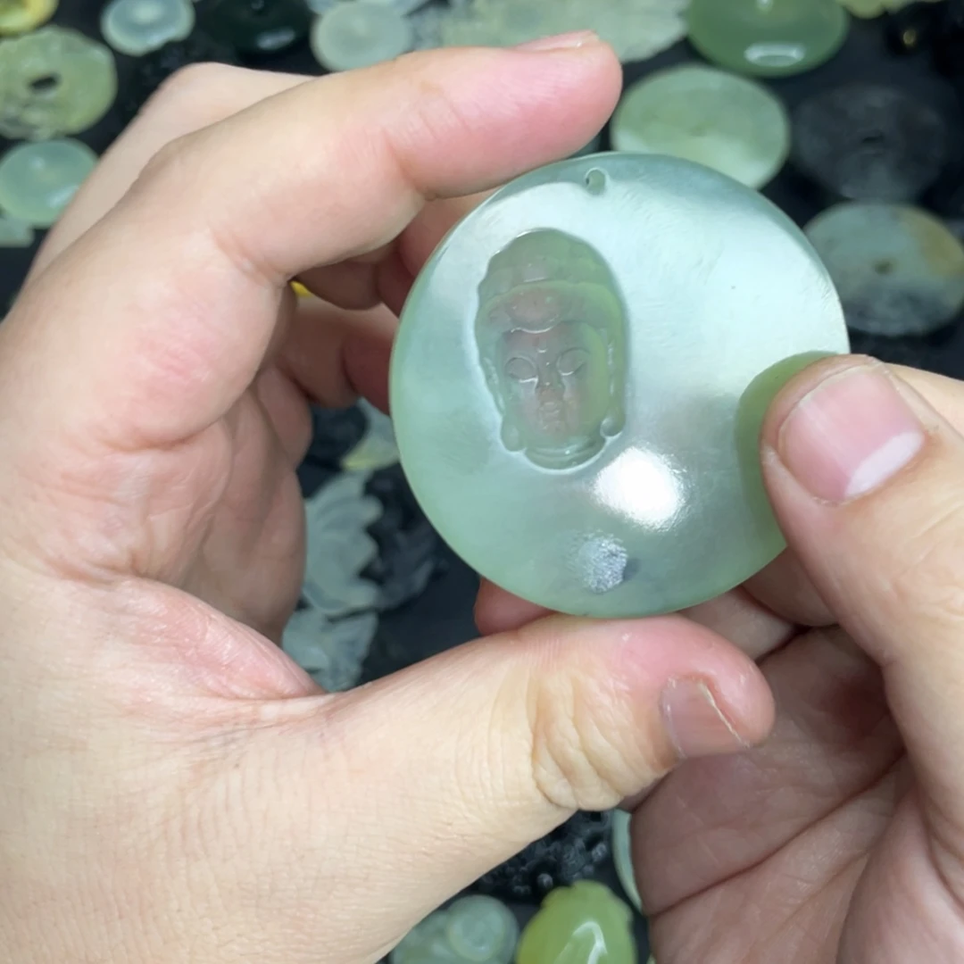 岫玉未镶嵌颈饰观音