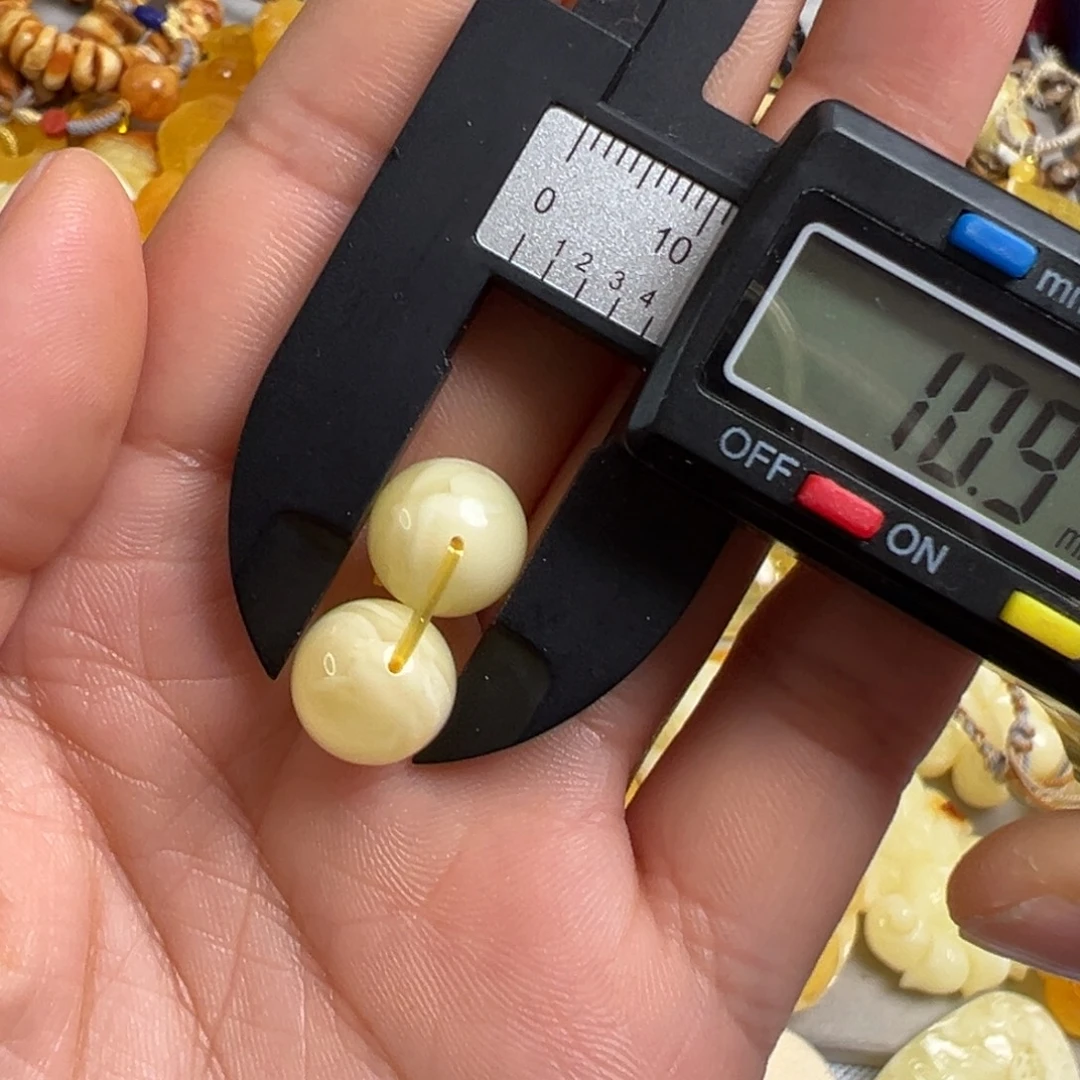 蜜蜡未镶嵌裸石微瑕