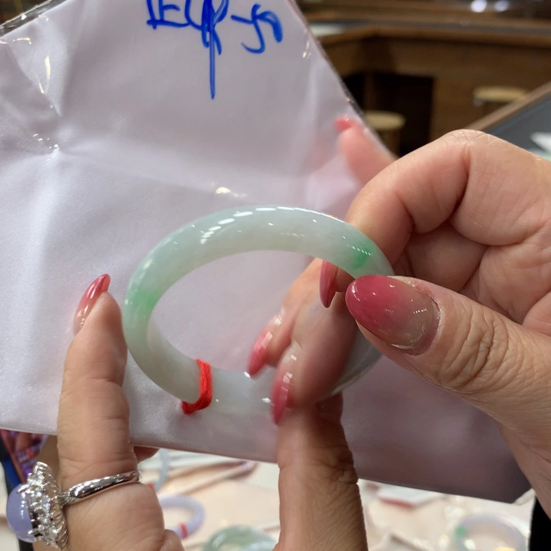 翡翠未镶嵌手镯翡翠