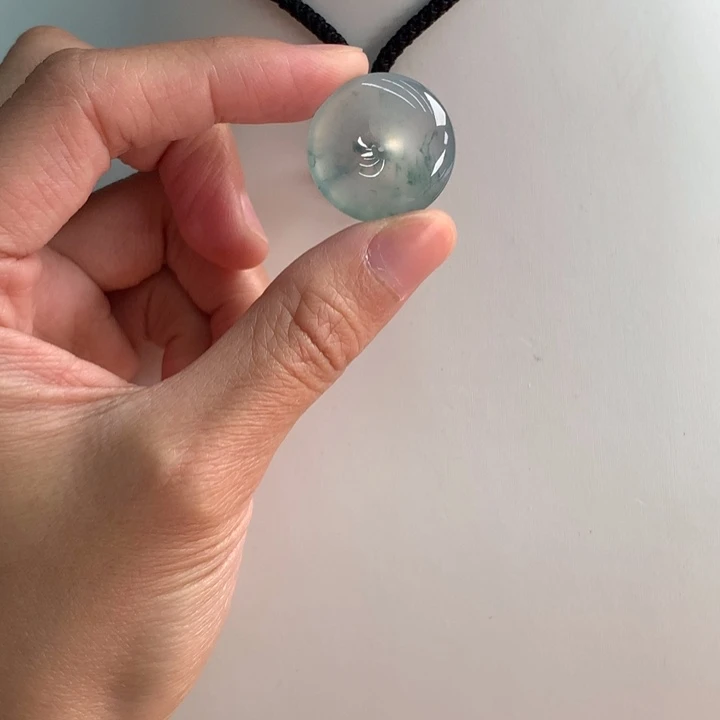 翡翠挂件未镶嵌…..