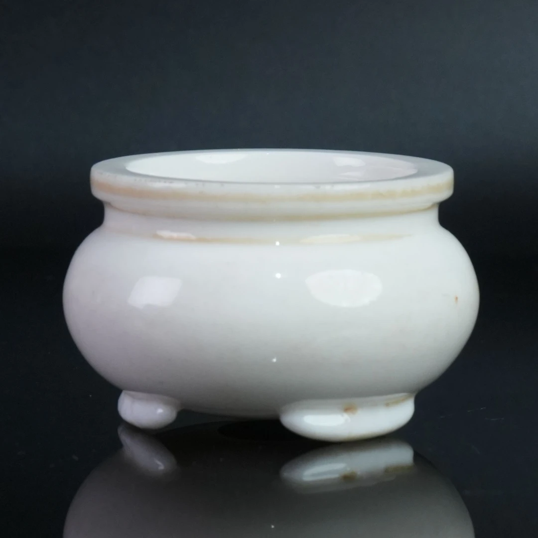 lot14049 4314 清中期 德化白釉三足炉 D:6 H:5