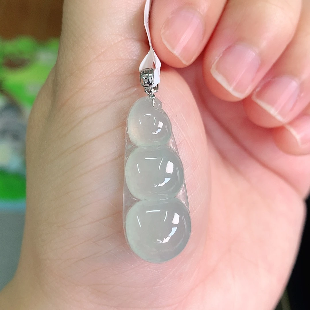 翡翠颈饰18K金镶嵌冰晴大豆子31.6*12.7*5.3