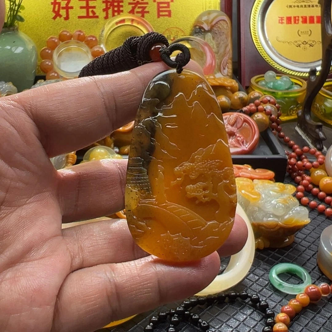 颈饰未镶嵌石英质玉