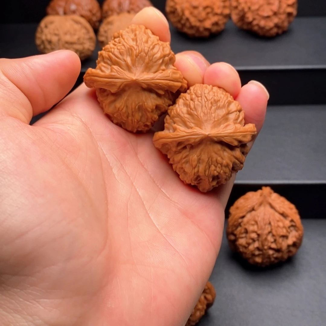 文玩核桃把件40野生伏羲