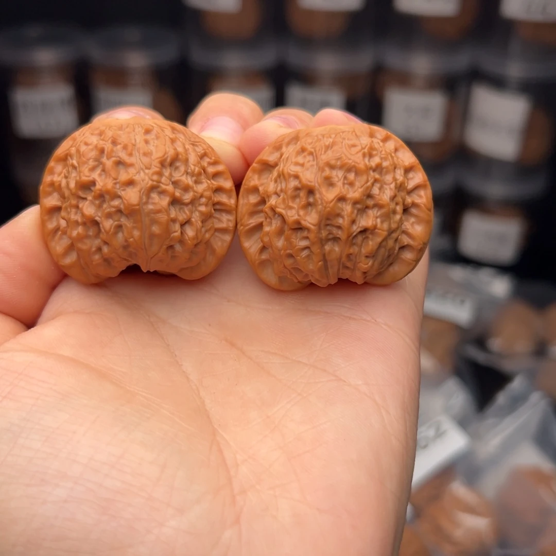 文玩核桃吊坠六**祥血麒麟