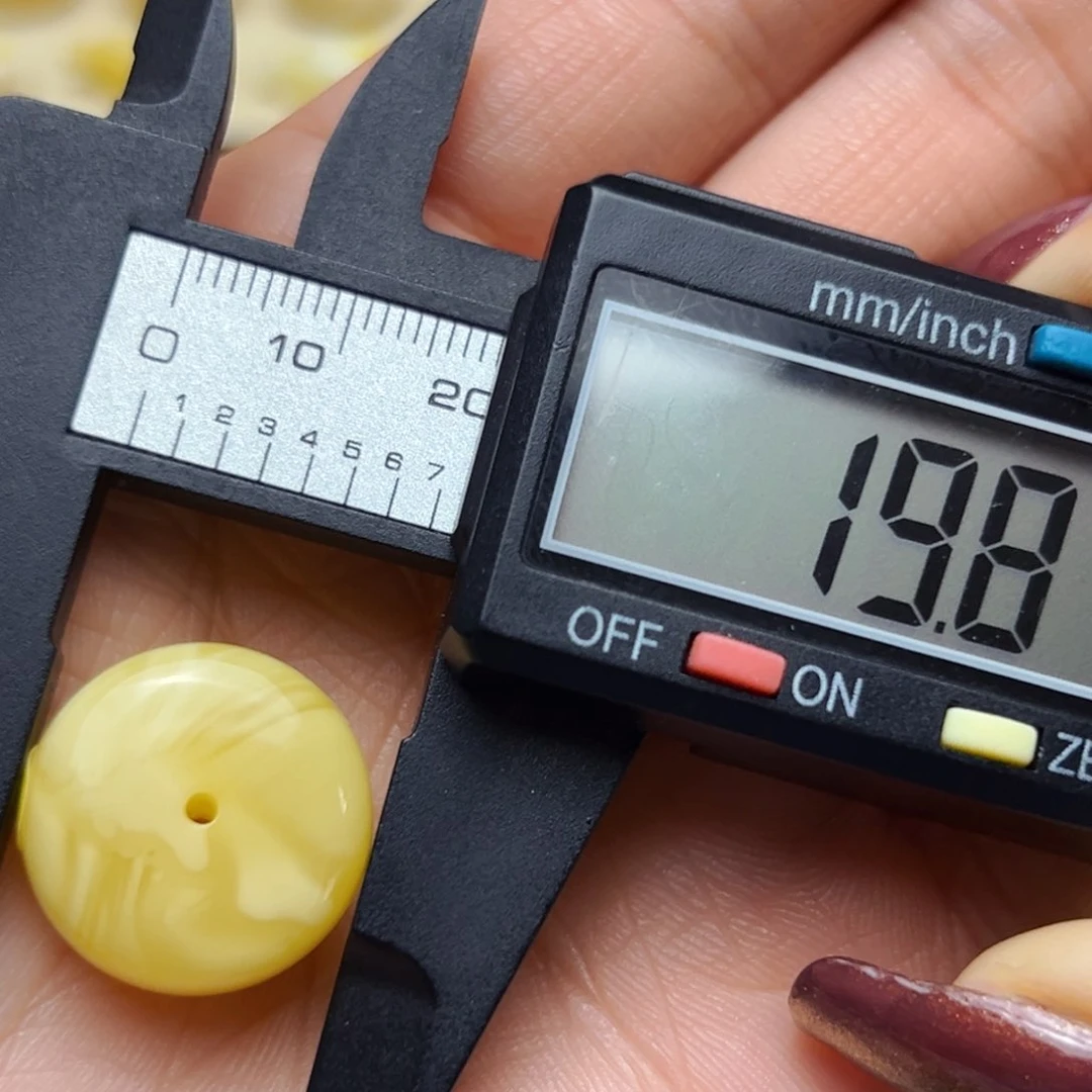 蜜蜡裸石未镶嵌19.8mm微瑕扣子