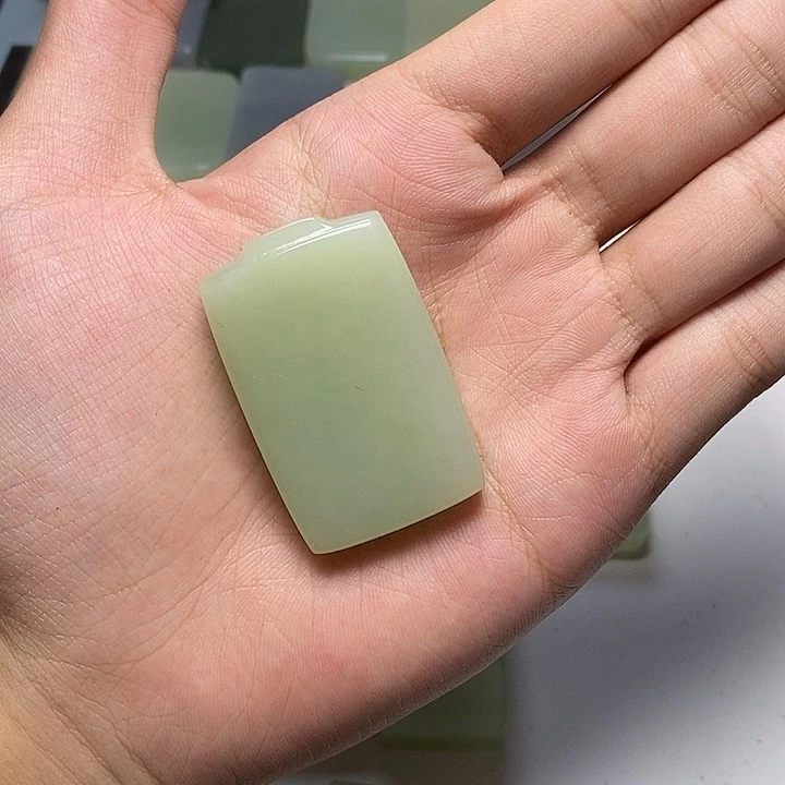 花***！和田玉未镶嵌颈饰