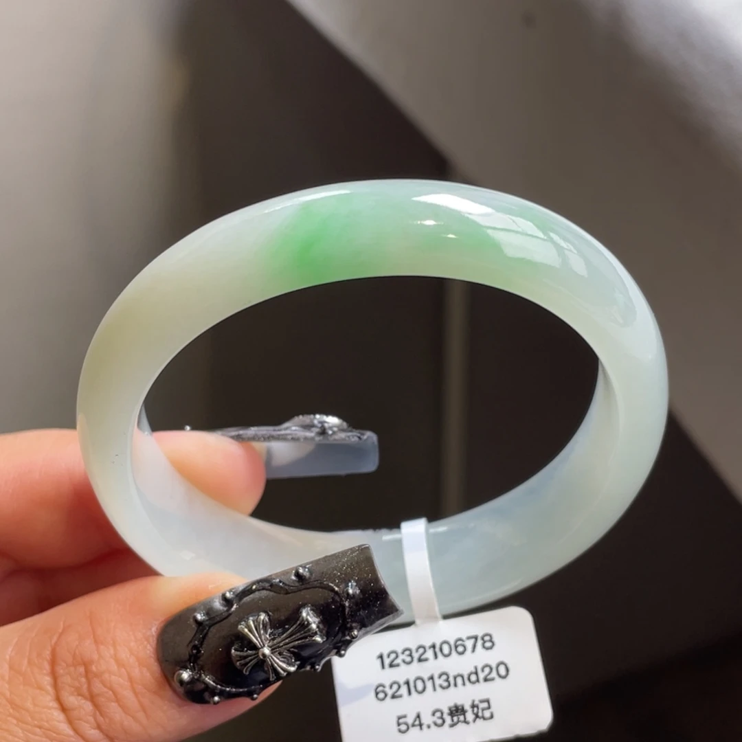 翡翠未镶嵌手镯【万内捡漏】白底飘绿贵妃手镯