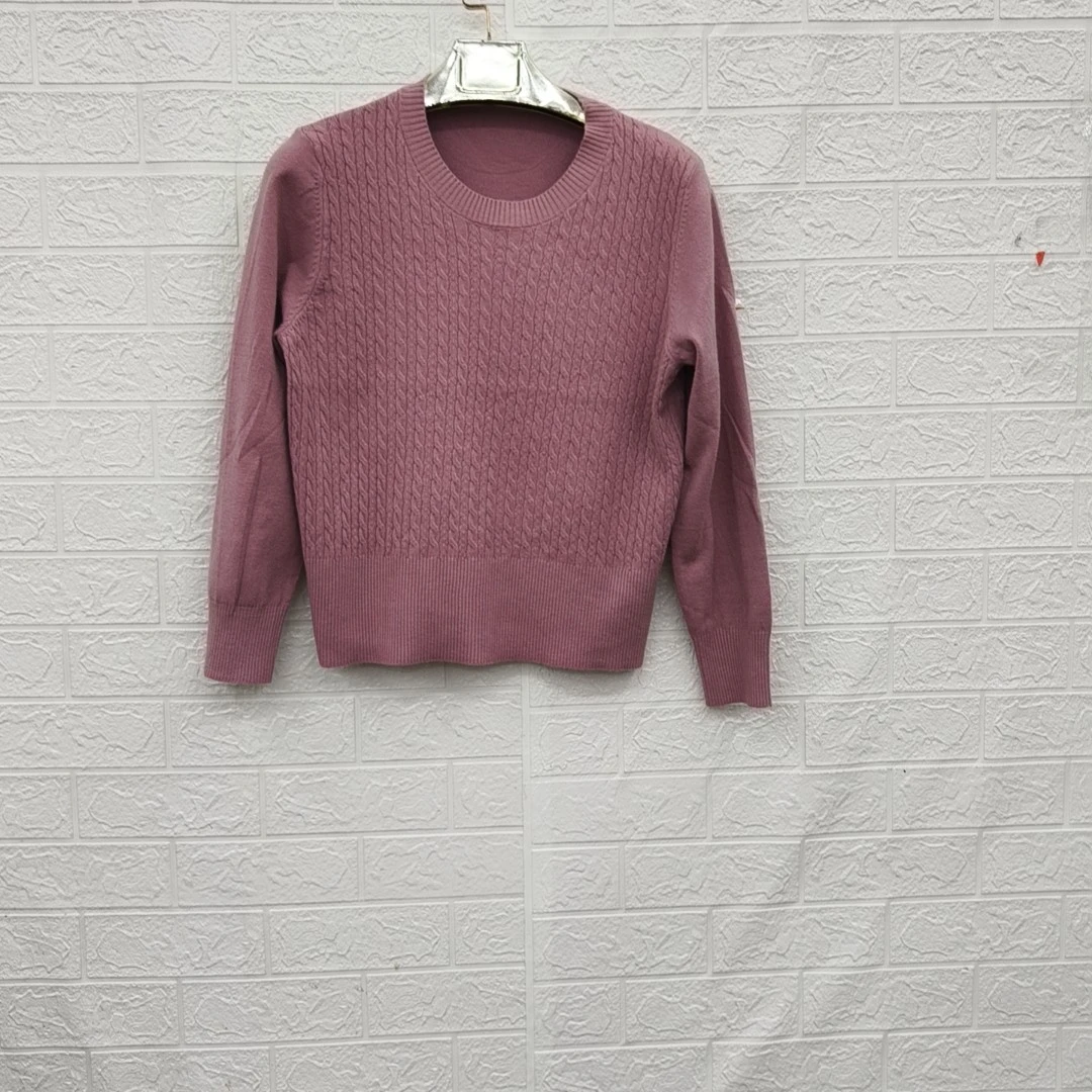 圆领毛衣柔软舒适