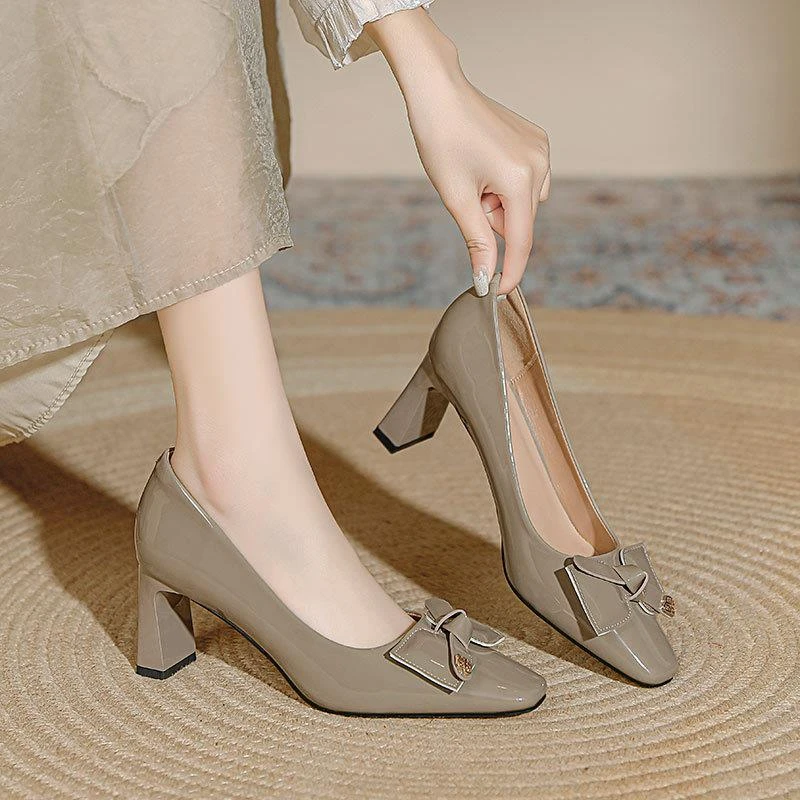 秋季法式7CM高跟鞋2025新款小香风漆皮女鞋蝴蝶结方头浅口单鞋黑