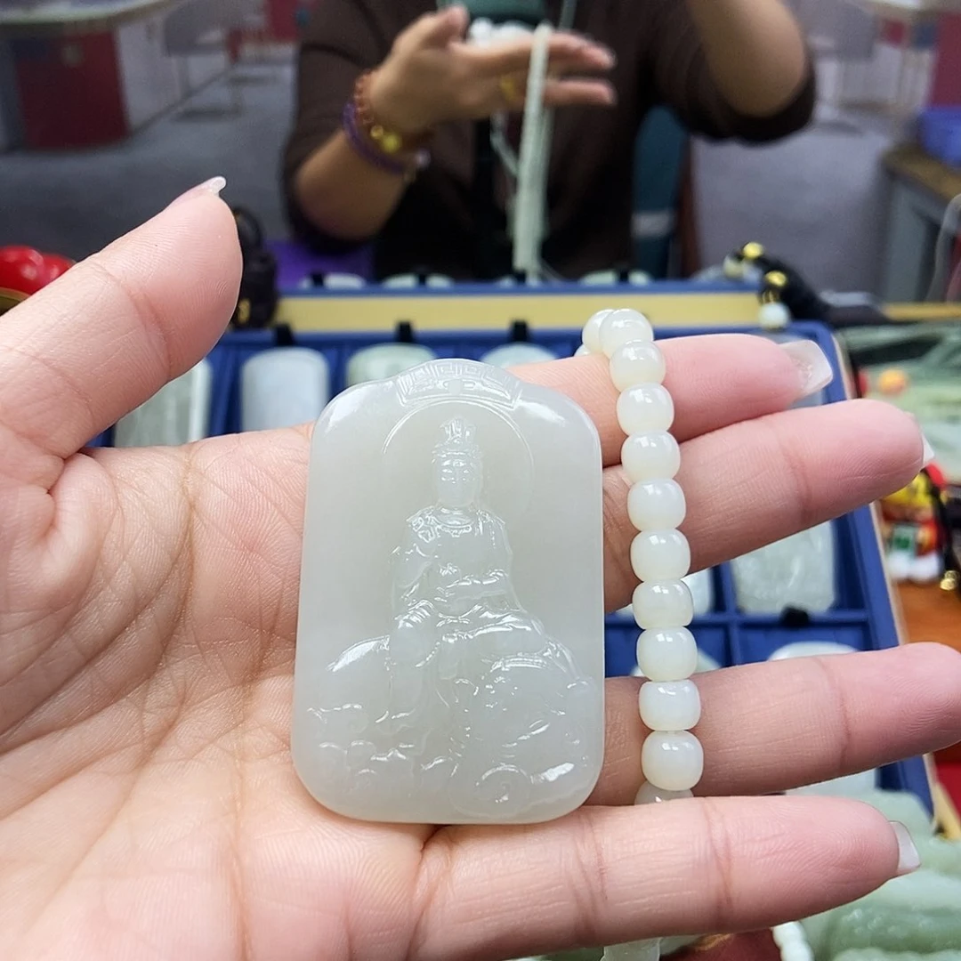 和田玉颈饰未镶嵌小*哥