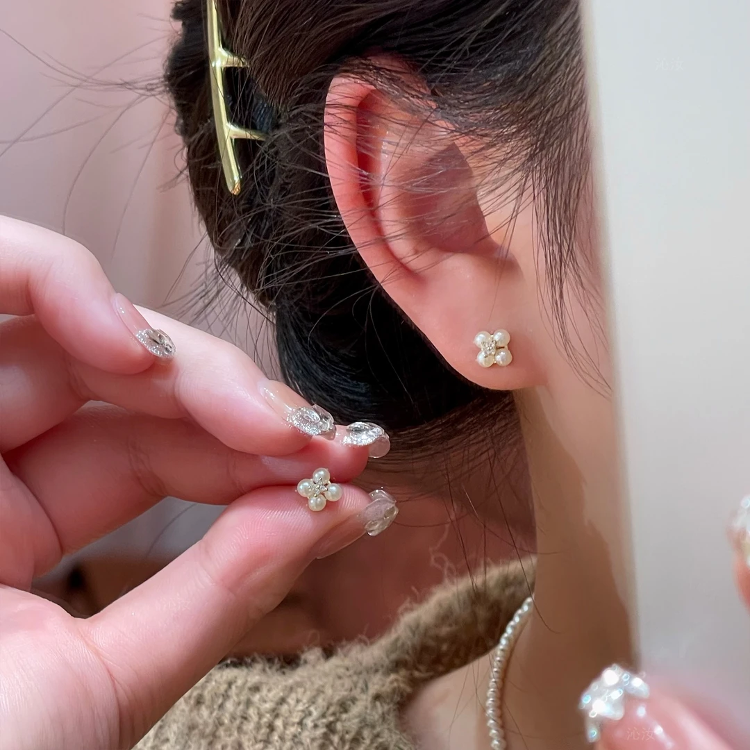 【沁汝饰品】F683珠珠拼接简约花朵耳钉时尚轻奢气质