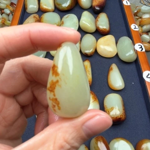 和田玉颈饰未镶嵌南*