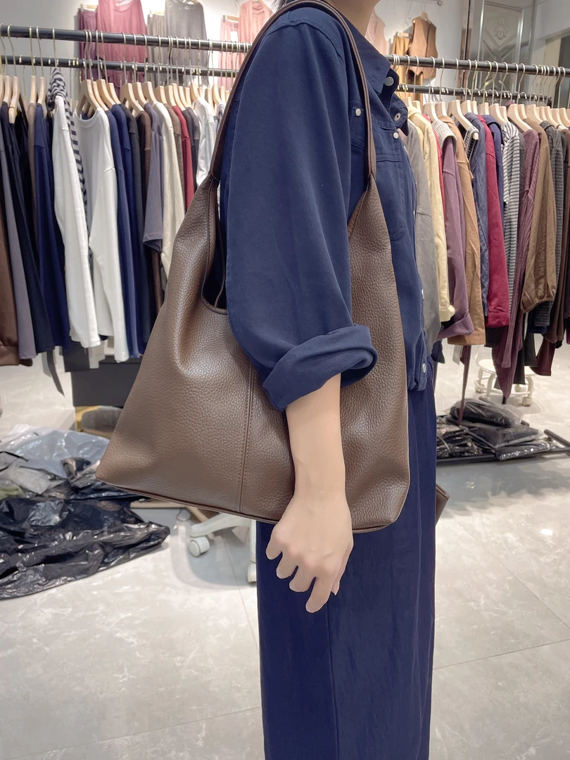 秋冬新款大容量托特包简约女包斜挎包复古软皮包大学生通勤单肩包