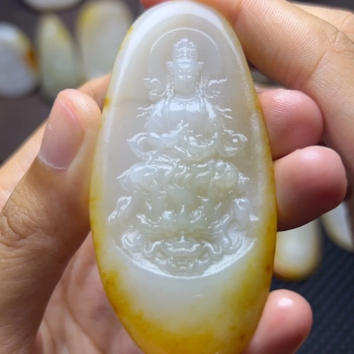 颈饰未镶嵌和田玉