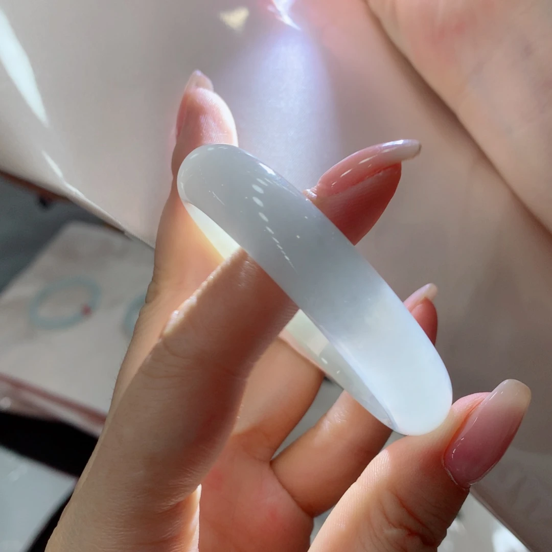 翡翠手镯未镶嵌买断