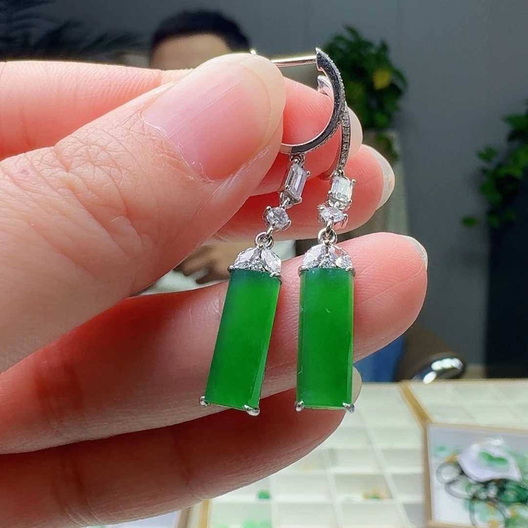 翡翠18K金镶嵌耳饰天然