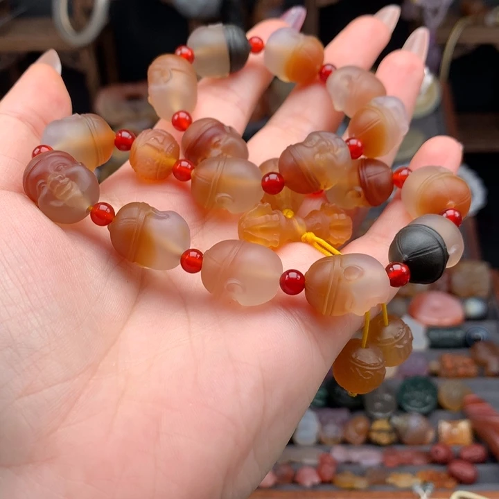 玛瑙/玉髓颈饰未镶嵌昆****制