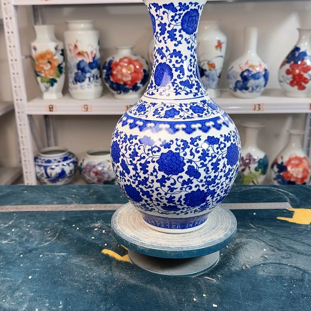 摆件景德镇陶瓷缠枝