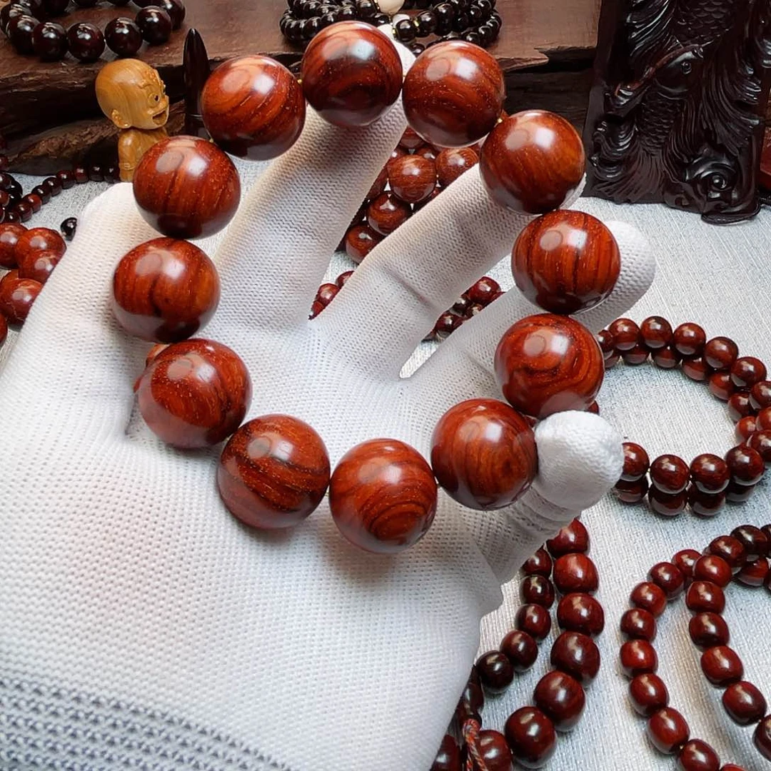 檀香紫檀（小叶紫檀）。*。