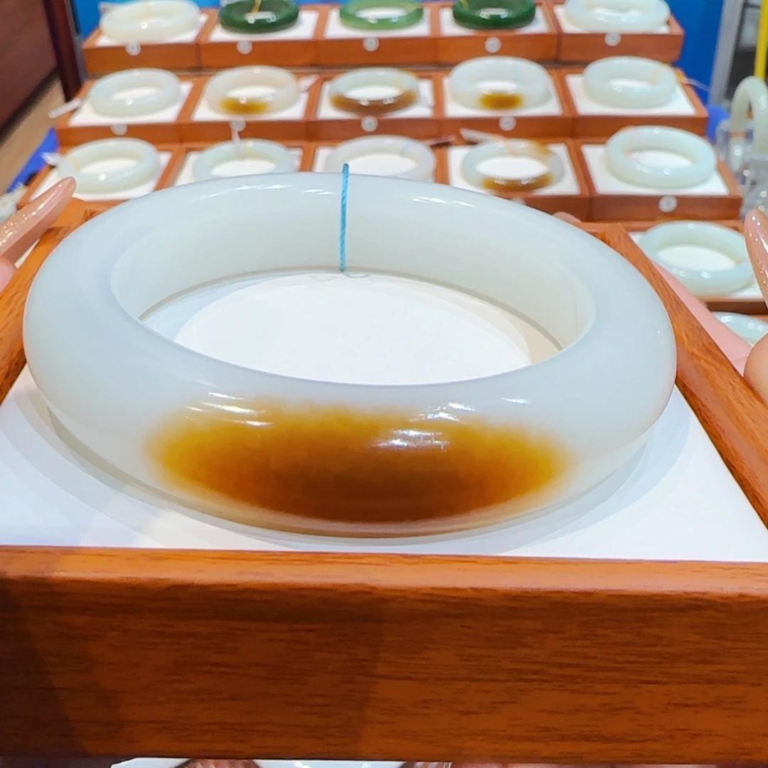 和田玉未镶嵌手镯